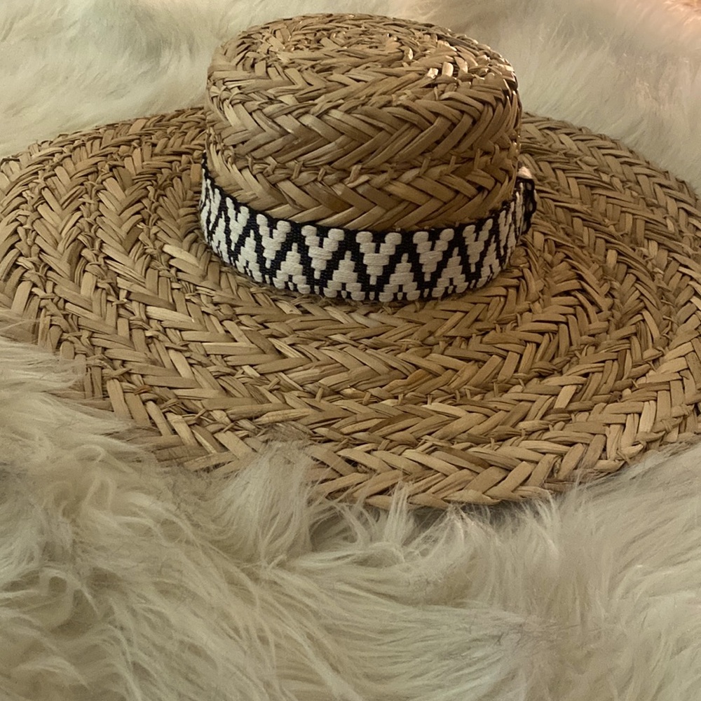 Oversized Straw hat